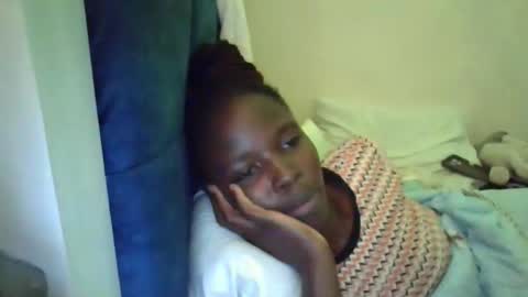 Snapshot of pretty_petite_ebony chatting on April 27, 8:01 am pretty_petite_ebony online show from April 27, 8:01 am