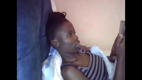 Snapshot of pretty_petite_ebony chatting on April 28, 2:33 pm pretty_petite_ebony online show from April 28, 2:33 pm