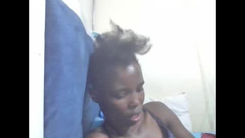Snapshot of pretty_petite_ebony chatting on May 20, 2:07 am pretty_petite_ebony online show from May 20, 2:07 am