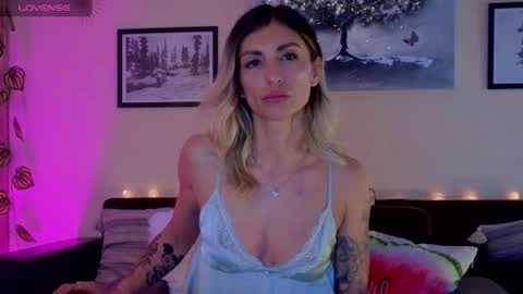 Snapshot of prettyalmaa chatting on February 1, 9:35 pm Alma online show from February 1, 9:35 pm