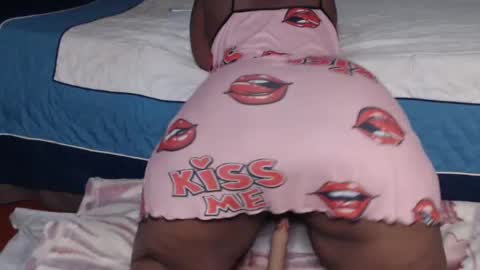 Snapshot of prettyblack25 chatting on July 18, 12:26 am Cindy online show from July 18, 12:26 am