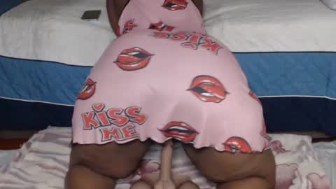 Snapshot of prettyblack25 chatting on July 19, 12:47 am Cindy online show from July 19, 12:47 am