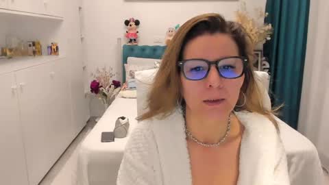 Snapshot of prettyblackeyes chatting on April 24, 5:21 am wilma online show from April 24, 5:21 am