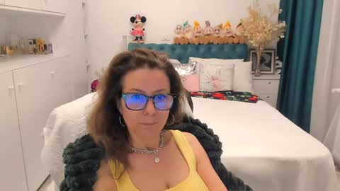 Snapshot of prettyblackeyes chatting on May 2, 6:07 am wilma online show from May 2, 6:07 am