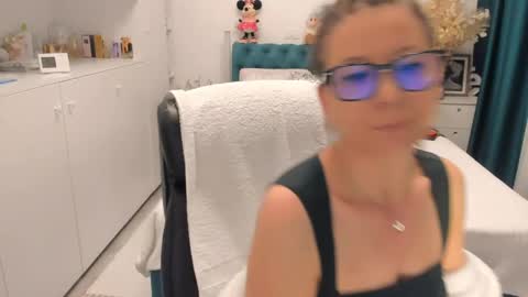 Snapshot of prettyblackeyes chatting on May 4, 5:36 am wilma online show from May 4, 5:36 am