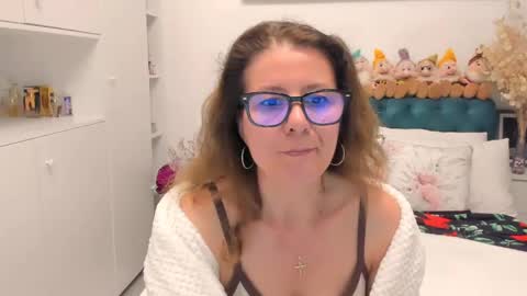 Snapshot of prettyblackeyes chatting on May 6, 7:52 pm wilma online show from May 6, 7:52 pm