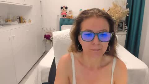 Snapshot of prettyblackeyes chatting on May 16, 5:15 am wilma online show from May 16, 5:15 am