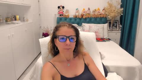 Snapshot of prettyblackeyes chatting on May 28, 6:21 am wilma online show from May 28, 6:21 am