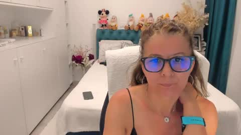 Snapshot of prettyblackeyes chatting on May 29, 10:19 pm wilma online show from May 29, 10:19 pm