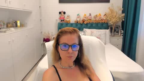 Snapshot of prettyblackeyes chatting on June 3, 7:55 am wilma online show from June 3, 7:55 am