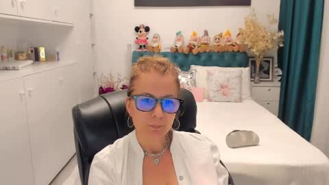 Snapshot of prettyblackeyes chatting on June 5, 8:47 pm wilma online show from June 5, 8:47 pm