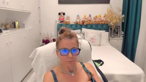 Snapshot of prettyblackeyes chatting on June 9, 6:30 pm wilma online show from June 9, 6:30 pm