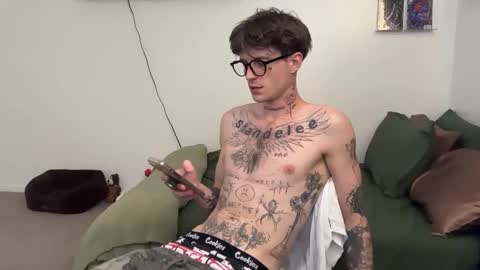 pretty boy online show from March 25, 3:01 am