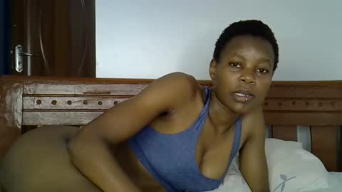 Snapshot of prettycoco_ chatting on April 4, 12:31 am coco online show from April 4, 12:31 am