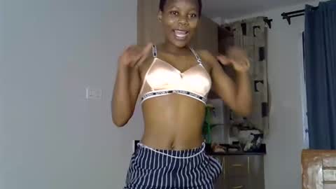 Snapshot of prettycoco_ chatting on April 4, 1:19 pm coco online show from April 4, 1:19 pm