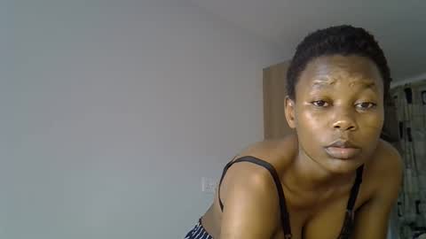 Snapshot of prettycoco_ chatting on April 6, 2:42 am coco online show from April 6, 2:42 am