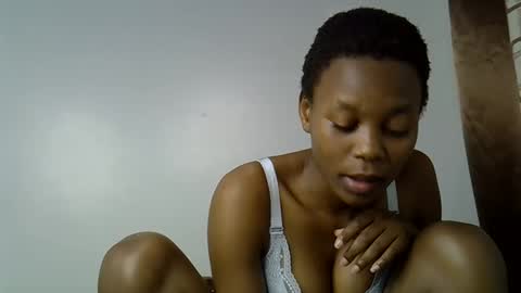 Snapshot of prettycoco_ chatting on April 12, 2:11 pm coco online show from April 12, 2:11 pm