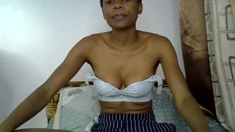 Snapshot of prettycoco_ chatting on April 15, 9:59 pm coco online show from April 15, 9:59 pm