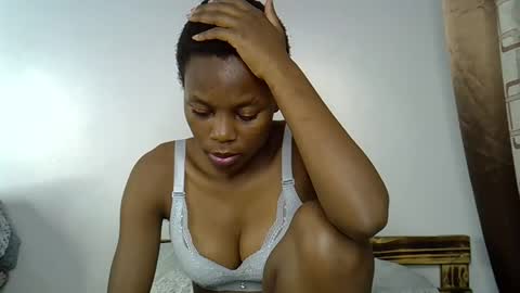 Snapshot of prettycoco_ chatting on April 16, 10:05 am coco online show from April 16, 10:05 am