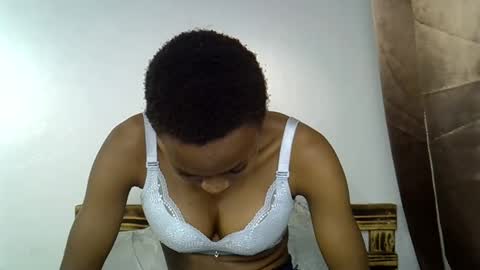 Snapshot of prettycoco_ chatting on April 19, 9:28 pm coco online show from April 19, 9:28 pm