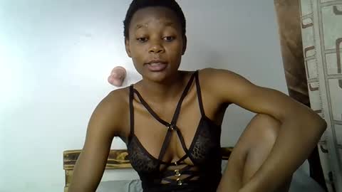 Snapshot of prettycoco_ chatting on April 21, 11:40 pm coco online show from April 21, 11:40 pm