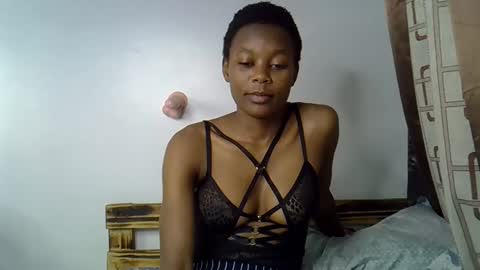 Snapshot of prettycoco_ chatting on April 22, 2:51 pm coco online show from April 22, 2:51 pm