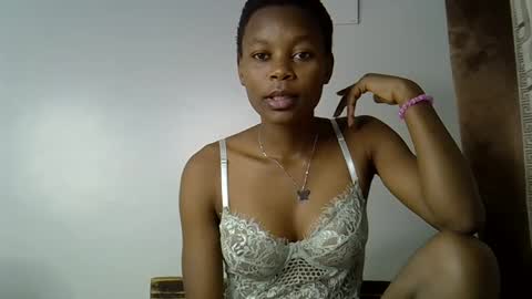 Snapshot of prettycoco_ chatting on April 25, 11:02 pm coco online show from April 25, 11:02 pm