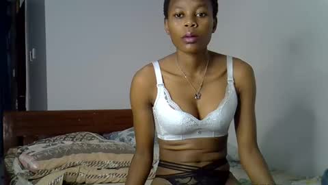 Snapshot of prettycoco_ chatting on May 2, 9:31 pm coco online show from May 2, 9:31 pm