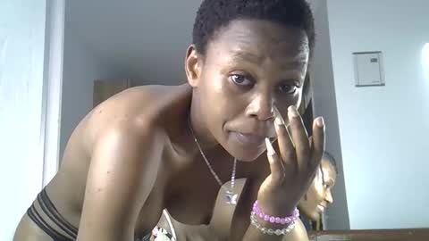 Snapshot of prettycoco_ chatting on May 8, 2:33 pm coco online show from May 8, 2:33 pm