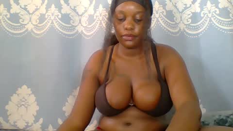 Snapshot of prettydarkskin002 chatting on June 28, 9:26 am SHANIA online show from June 28, 9:26 am