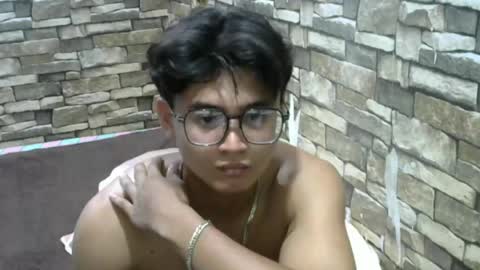 Snapshot of prettydick_22 chatting on May 28, 7:05 am prettydick_22 online show from May 28, 7:05 am
