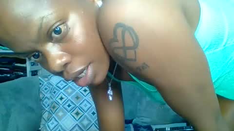 Snapshot of prettyela chatting on October 9, 11:47 pm PrettyEla online show from October 9, 11:47 pm