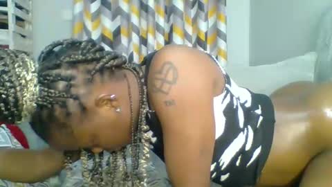 Snapshot of prettyela chatting on October 31, 10:44 pm PrettyEla online show from October 31, 10:44 pm