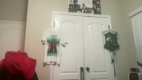 prettyfacefemale online show from April 4, 8:50 pm