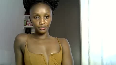 Snapshot of prettygee21 chatting on April 24, 10:18 am Pretty darkskin doll online show from April 24, 10:18 am