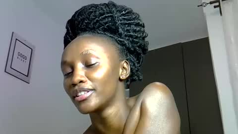 Snapshot of prettygee21 chatting on April 24, 10:23 pm Pretty darkskin doll online show from April 24, 10:23 pm