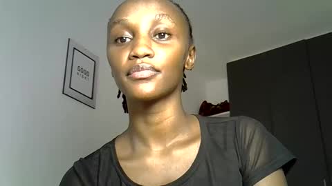 Snapshot of prettygee21 chatting on April 30, 11:38 am Pretty darkskin doll online show from April 30, 11:38 am