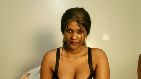 Snapshot of prettykeilaa chatting on June 5, 6:46 pm prettykeilaa online show from June 5, 6:46 pm
