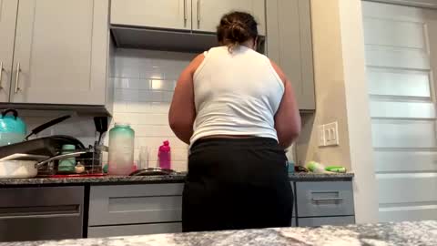 Snapshot of prettylatinamomma01 chatting on November 4, 6:07 pm prettylatinamomma01 online show from November 4, 6:07 pm