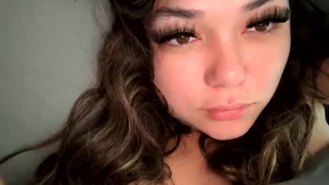 Snapshot of prettylatinamomma01 chatting on December 3, 2:37 pm prettylatinamomma01 online show from December 3, 2:37 pm