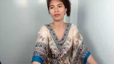Snapshot of prettylittle_lady chatting on May 19, 1:00 am prettylittle_lady online show from May 19, 1:00 am
