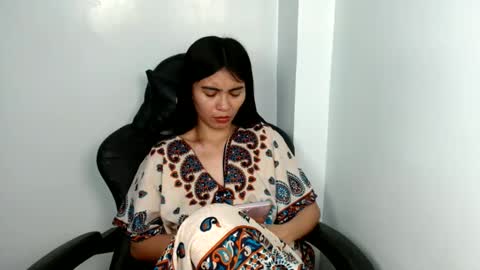 Snapshot of prettylittle_lady chatting on June 8, 6:36 am prettylittle_lady online show from June 8, 6:36 am