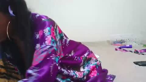 prettylondond online show from July 28, 6:07 pm