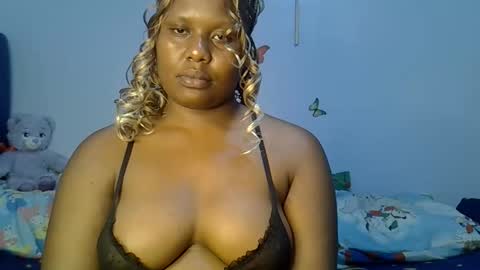 prettymel_ online show from January 16, 9:30 pm