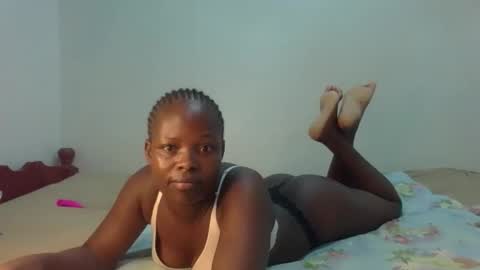 Snapshot of prettymelly_ chatting on April 24, 12:35 am Melly online show from April 24, 12:35 am