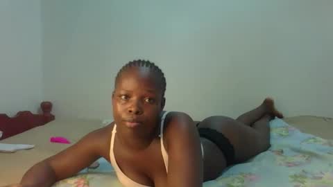 Snapshot of prettymelly_ chatting on April 24, 1:13 pm Melly online show from April 24, 1:13 pm