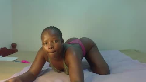 Snapshot of prettymelly_ chatting on April 27, 11:08 am Melly online show from April 27, 11:08 am