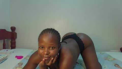 Snapshot of prettymelly_ chatting on May 2, 11:15 am Melly online show from May 2, 11:15 am