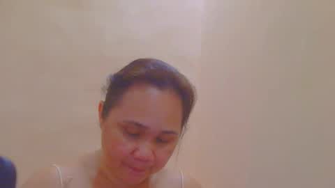 Snapshot of prettynhing chatting on April 20, 2:20 pm Nhing online show from April 20, 2:20 pm