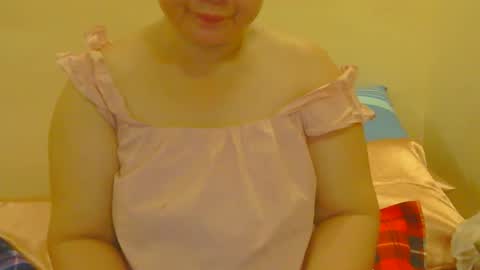 Snapshot of prettynhing chatting on April 25, 11:57 am Nhing online show from April 25, 11:57 am